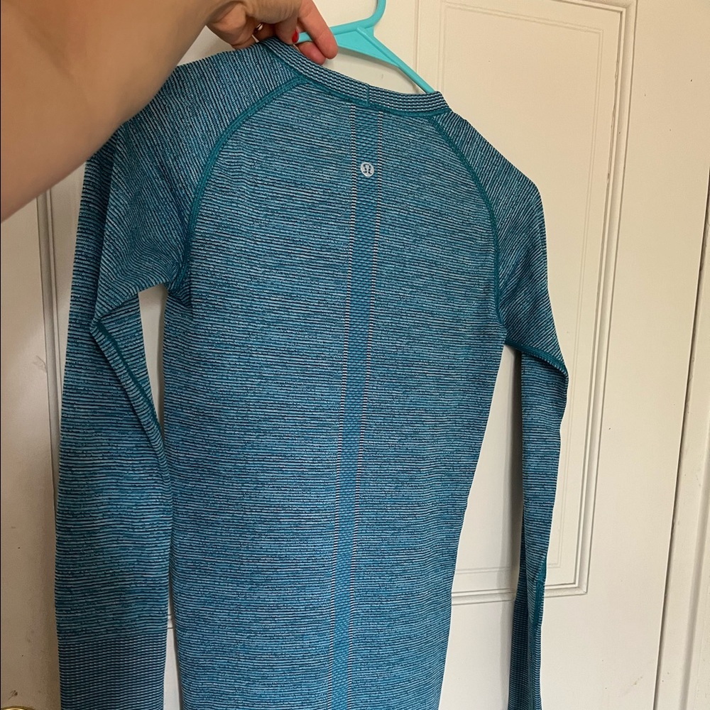 Long sleeve shirt lululemon size 4 like new